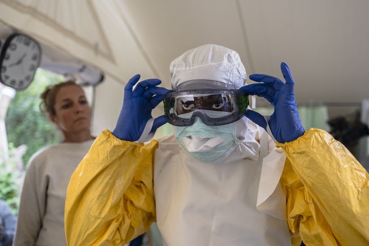US Embassy Tells Americans to Avoid Congo Over Ebola After Aid Worker Infected