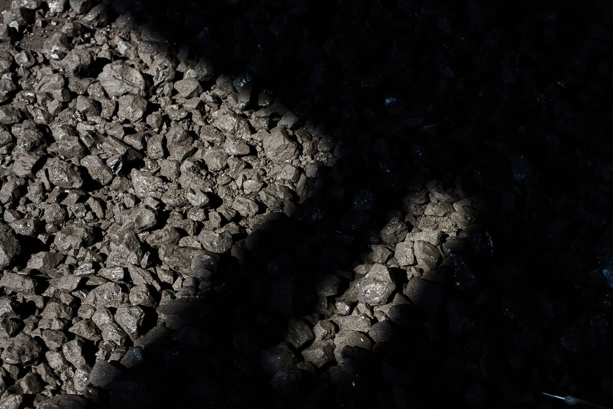 Mozambique’s Coal Mines Shed Hundreds of Workers as Prices Slump