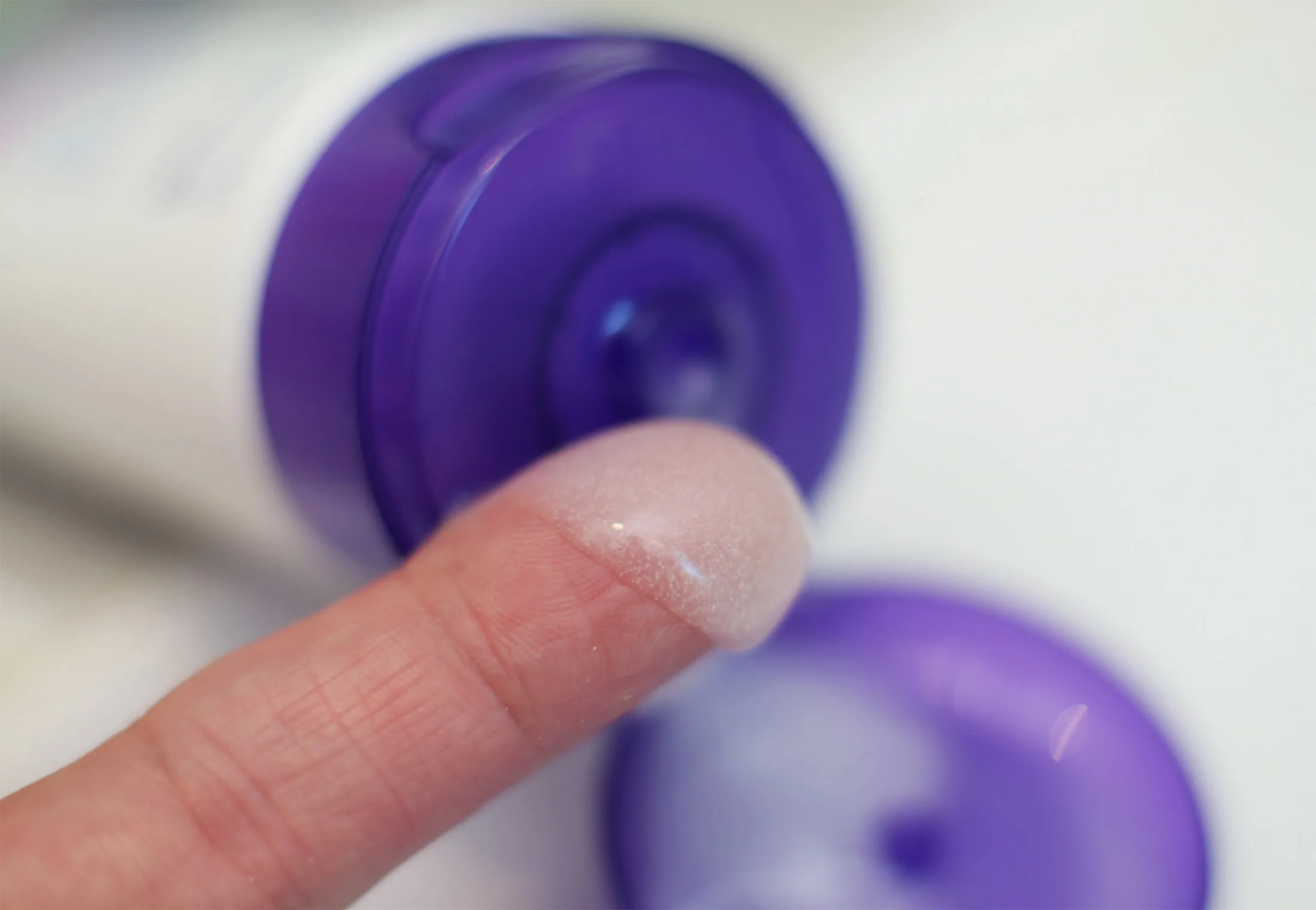 An exfoliating daily wash containing micro-beads.&nbsp;
