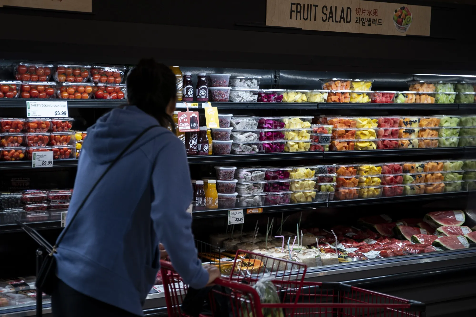 A shopper&nbsp;at an H Mart grocery store&nbsp;in Fairfax, Virginia.&nbsp;Fed officials have been on an aggressive interest-rate hiking campaign to tame the hottest inflation in a generation.&nbsp;