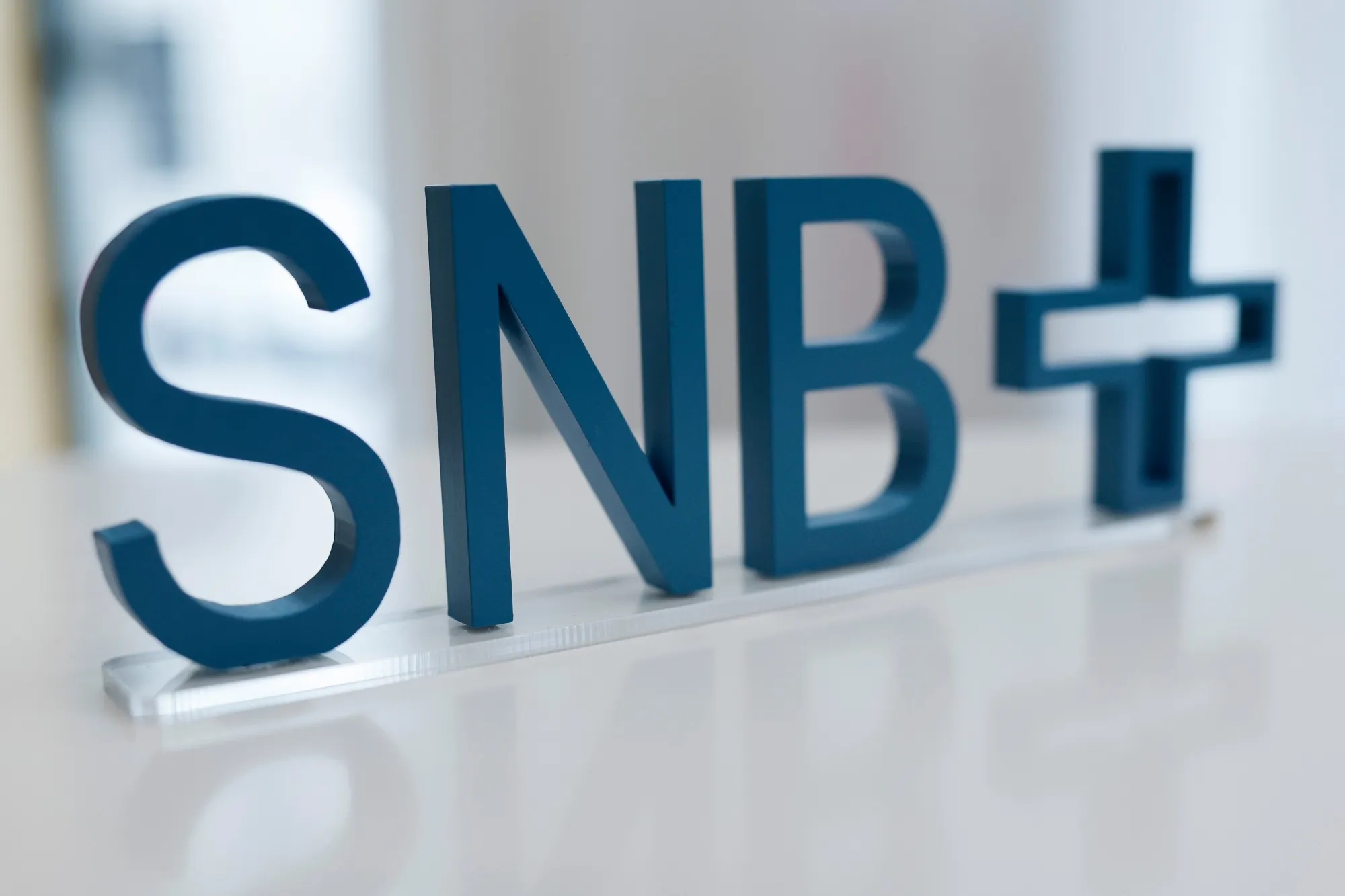 Swiss Central Bank Keeps the Market Guessing - Bloomberg