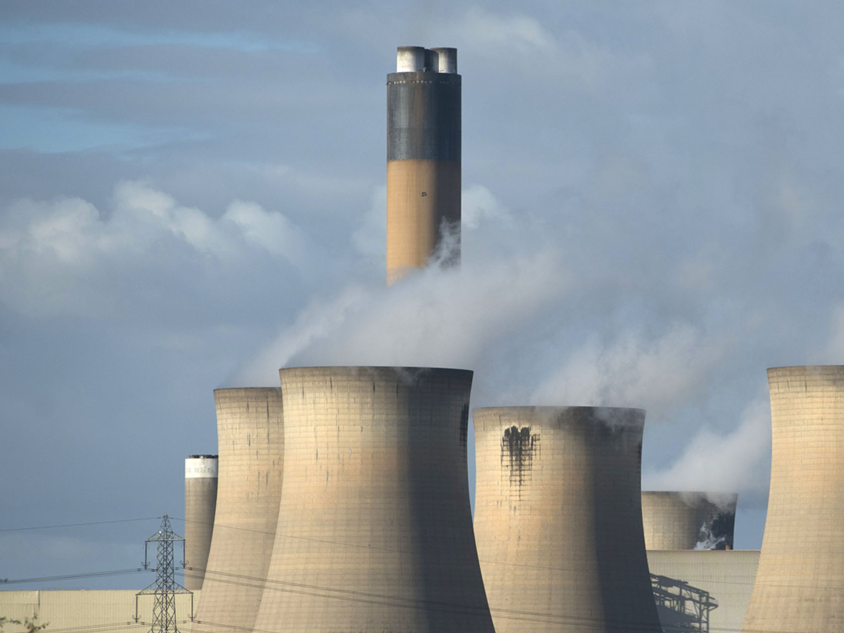A view of the cooling towers of the Drax coal-fired power station near Selby, northern England on September 25, 2015.