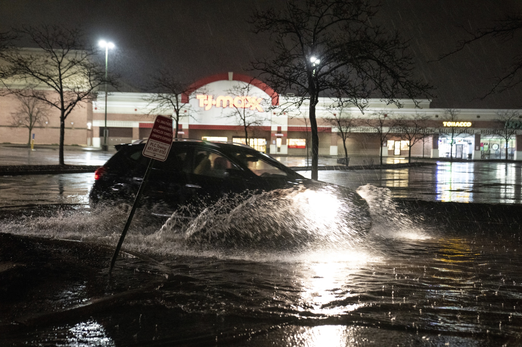 Why Parking Lots Are Not Full, Even on Black Friday - Bloomberg