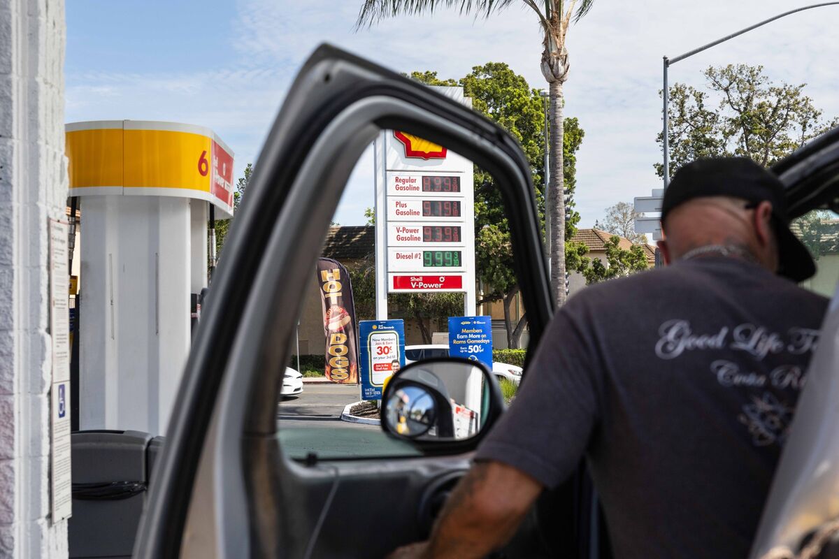 bloomberg.com - Will Kubzansky - California Gas Station With $9.99 Diesel Exemplifies Fuel Crisis