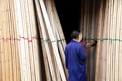 China Buying New Zealand Pine Means Boon for Log Movers
