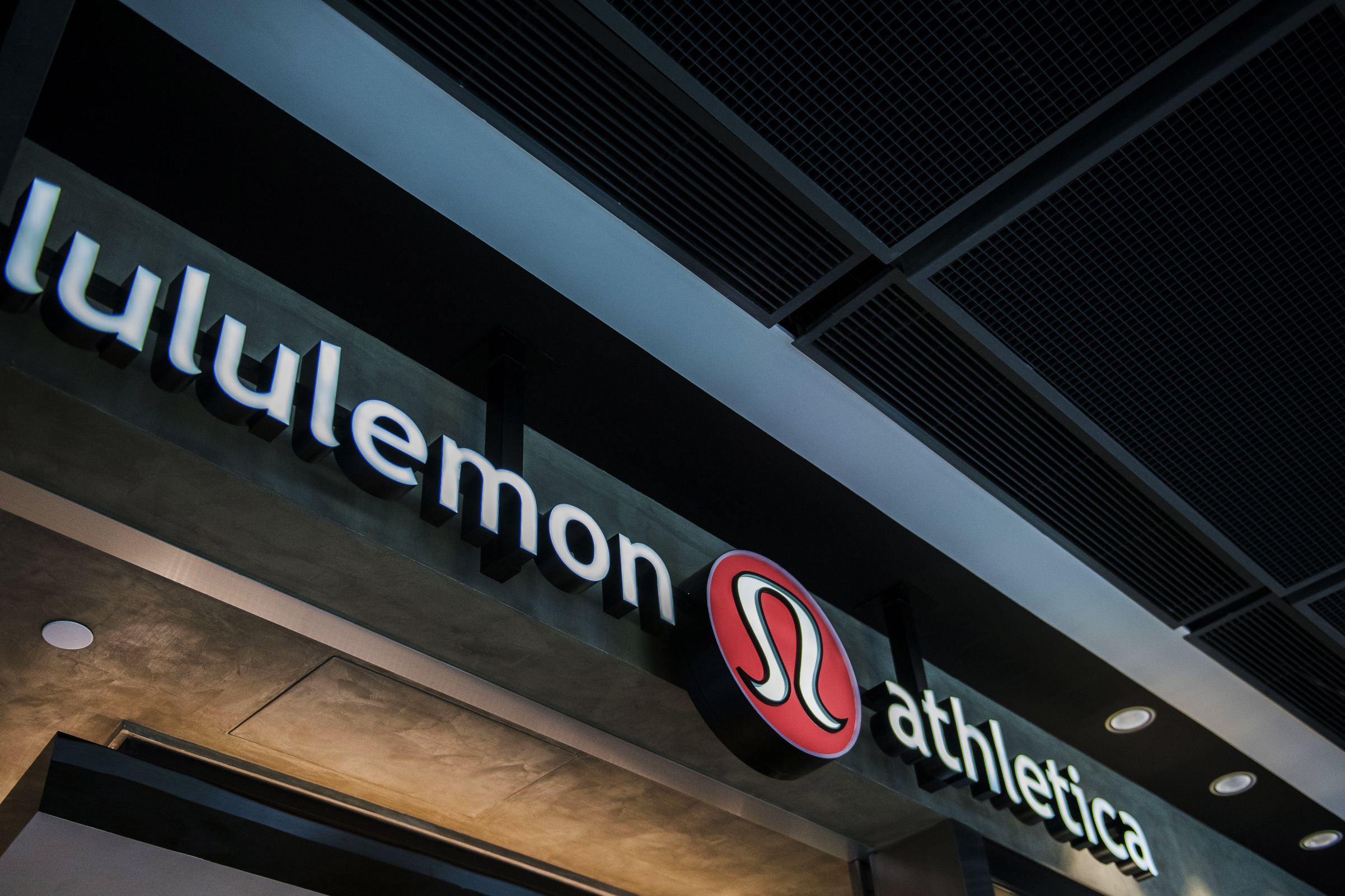 Lululemon Earnings: Retailer Flexes Its Muscles in CEO Audition