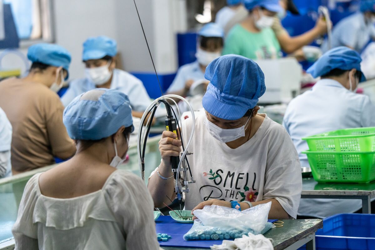 Sản xuất Trung Quốc cải thiện nhẹ sau thỏa thuận thương mại, nhưng áp lực nội địa vẫn lớn