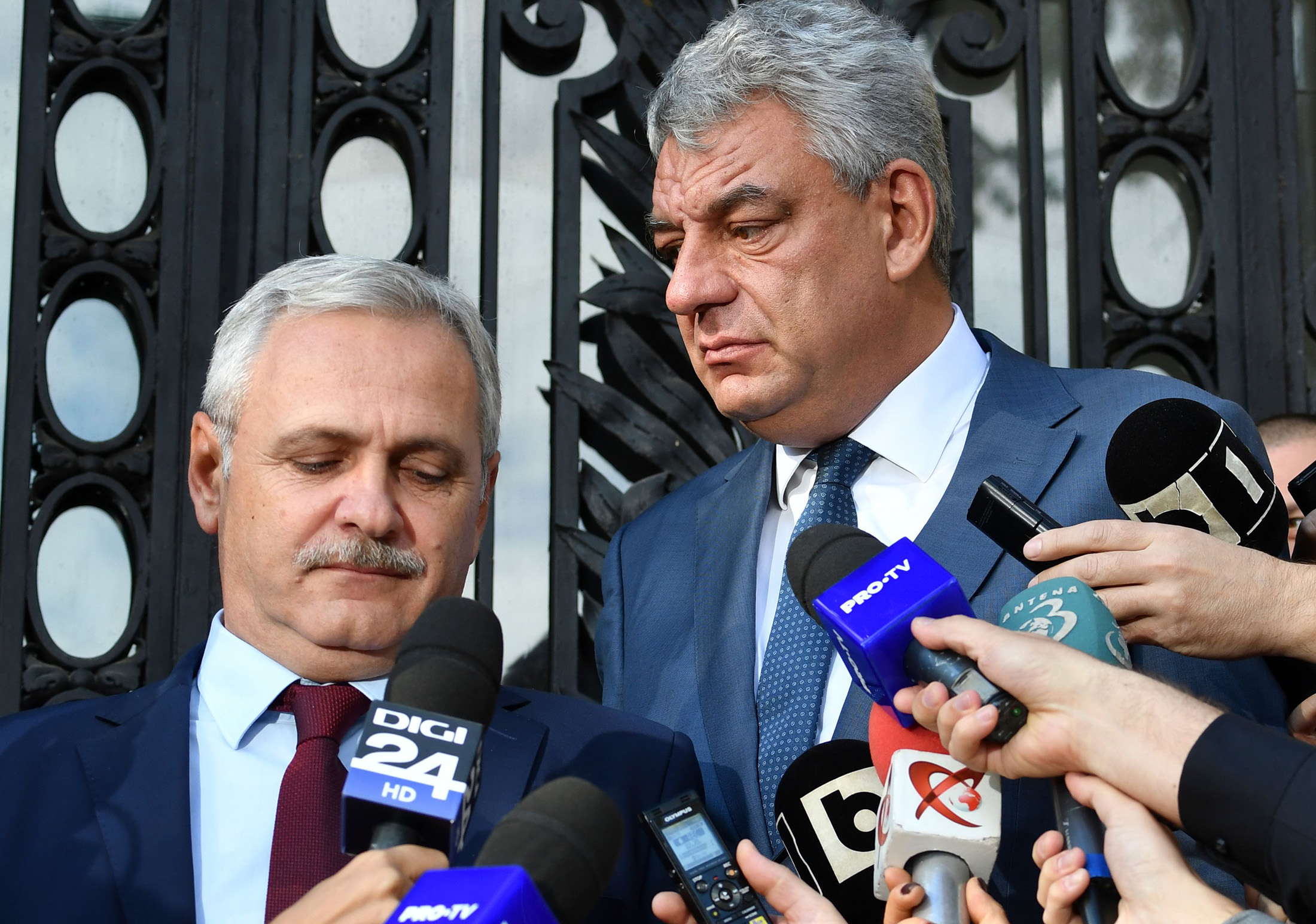 President of Romania's ruling Social Democrat Party (PSD) Liviu Dragnea, left,&nbsp;and Romania's Prime Minister Mihai Tudose.