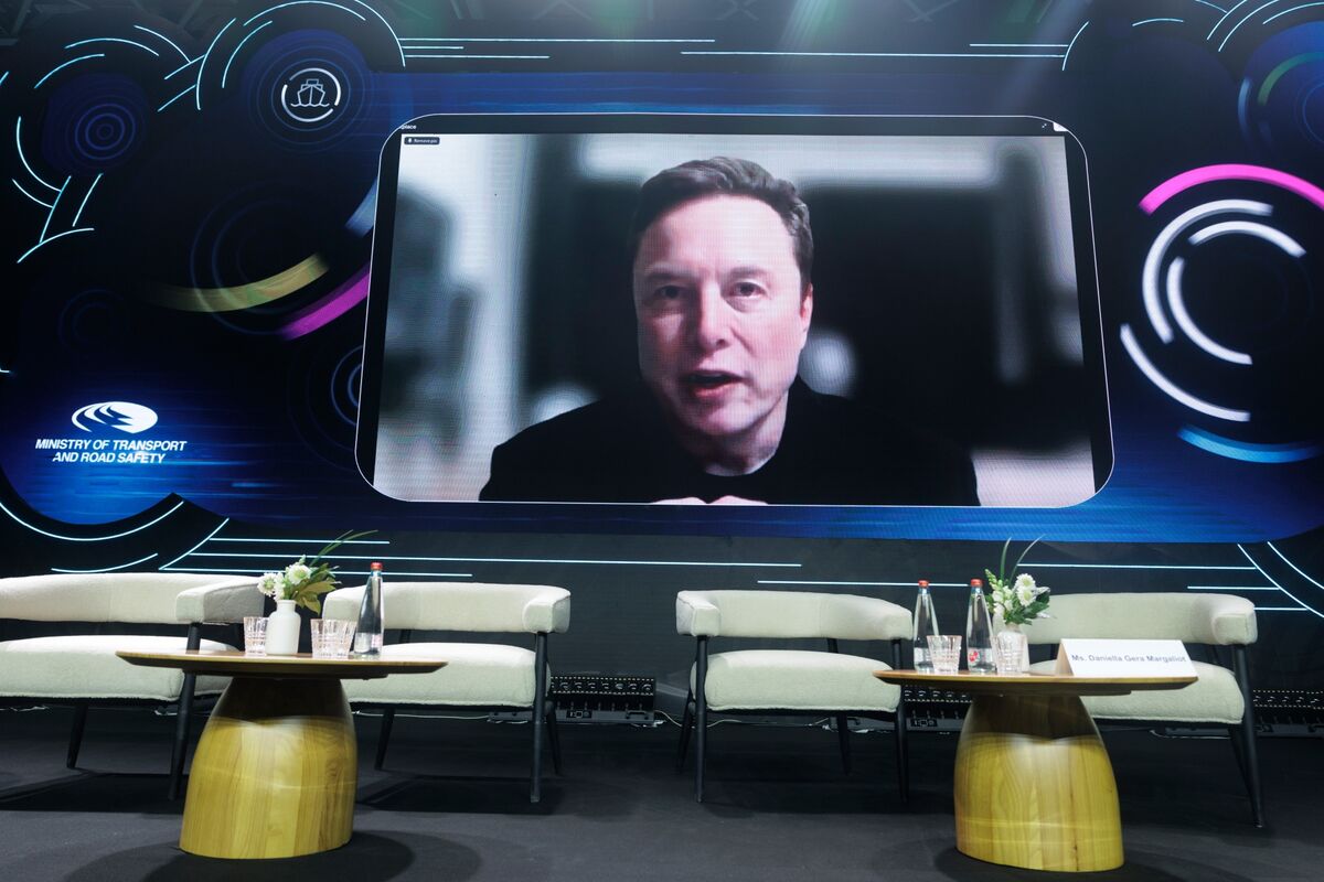 bloomberg.com - Index Funds Can't Say No to SpaceX