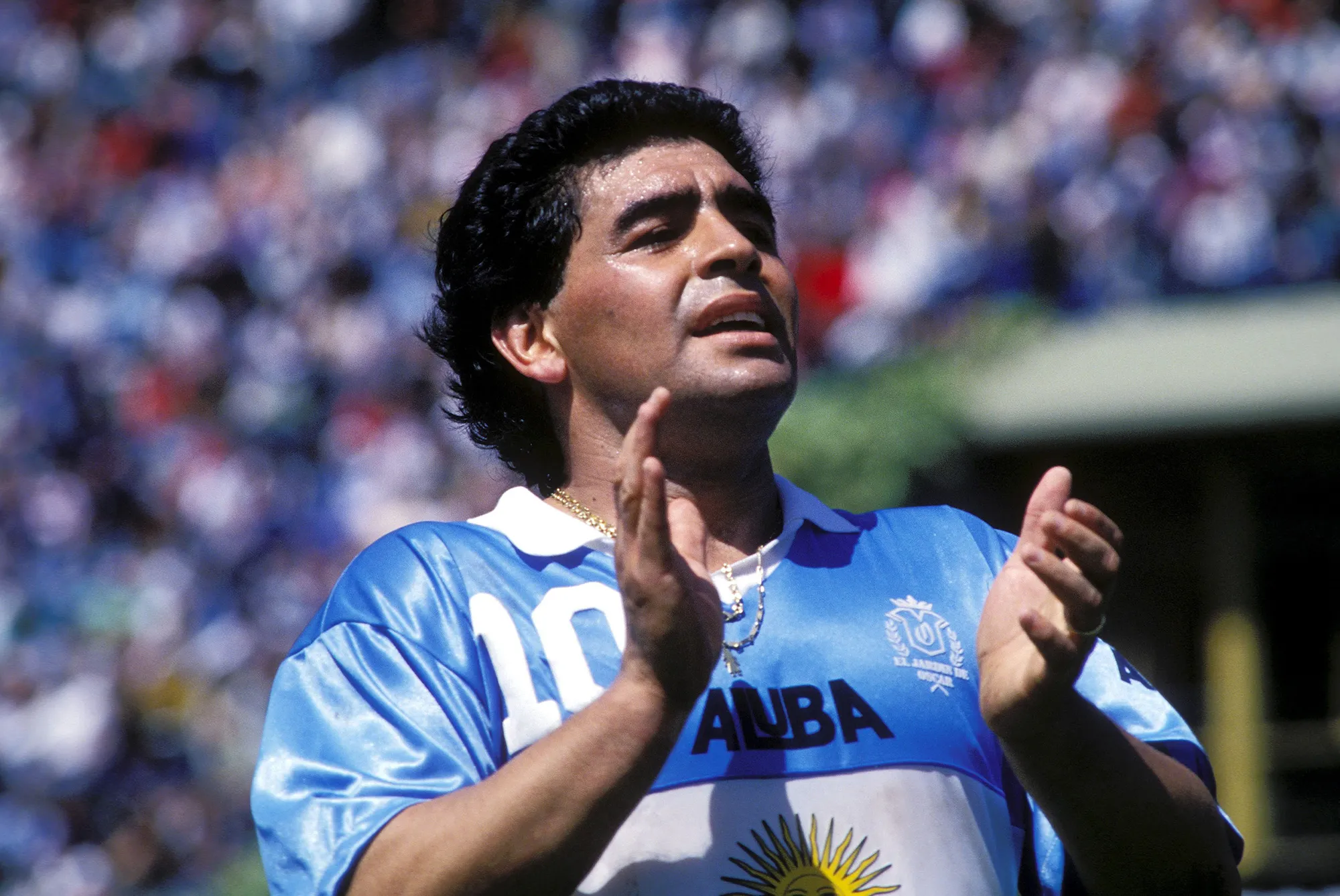 Maradona Soccer Icon Who Led Argentina to Glory Dies at 60 Bloomberg