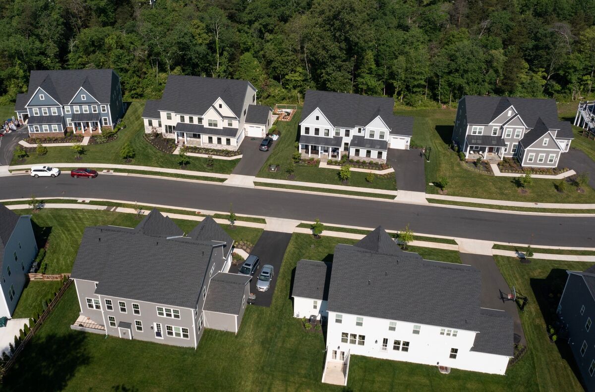 Mortgage Rates in US Inch Down, Keeping 30-Year Loans Below 7%