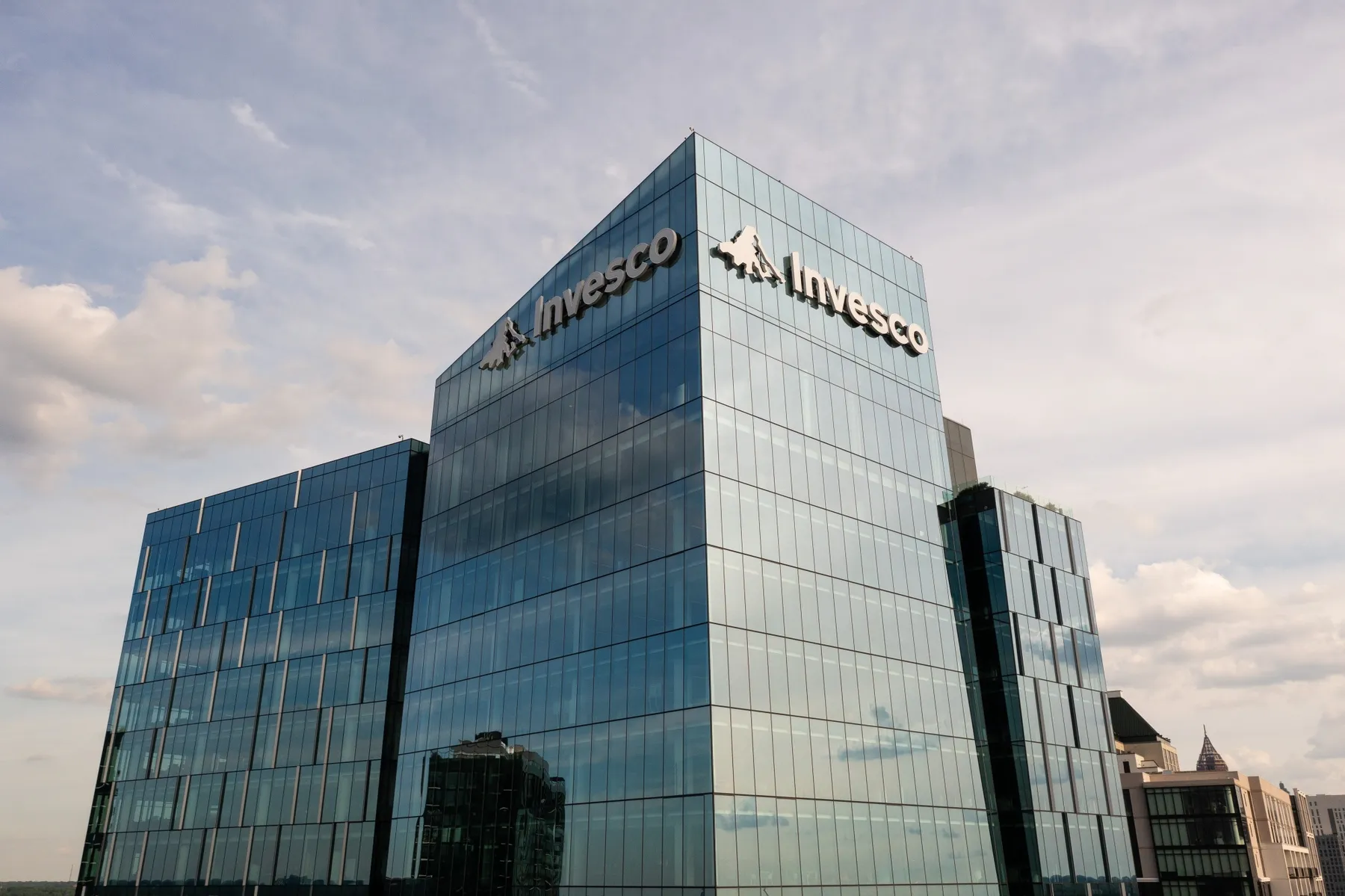 Invesco Assets Slip to $2.45 Trillion Amid Market Volatility
