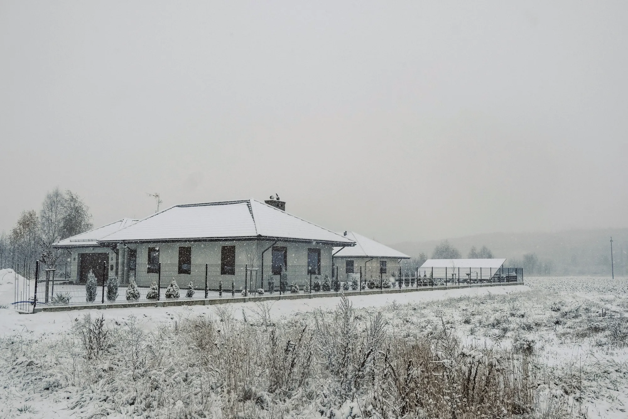 Polish&nbsp;homeowners&nbsp;are increasingly looking to solar panels and heat pumps to heat their homes.