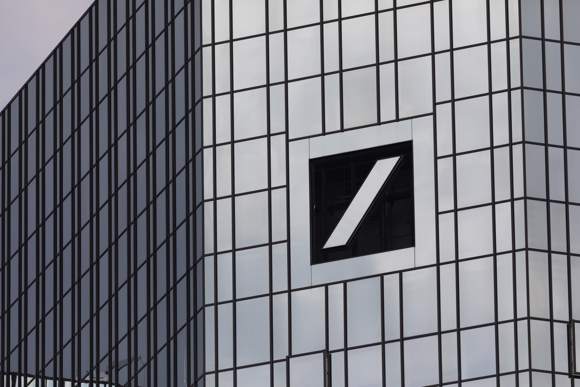 Deutsche Bank Sues Funds Over 1 6 Billion In Madoff Claims