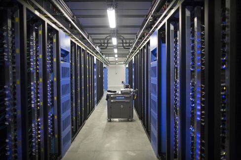 Luleaa Mayor Lures Facebook Likes as Servers Tap Arctic Chill