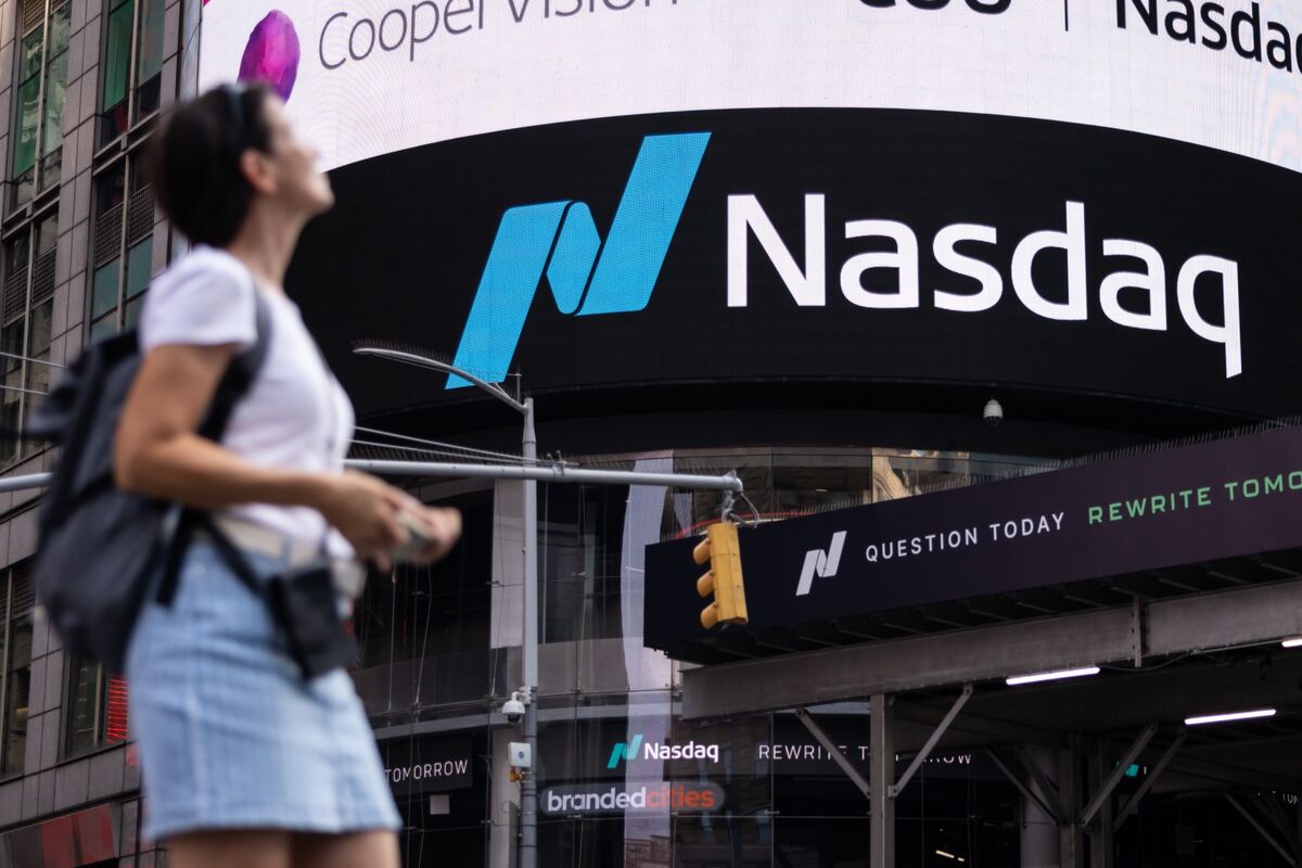 Banker Bonus Forecasts Surge Along With Volatility