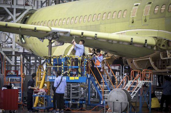 China Considers Cut in Parts Tariffs to Aid Local-Built Jets