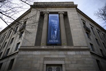 TOPSHOT-US-POLITICS-TRUMP