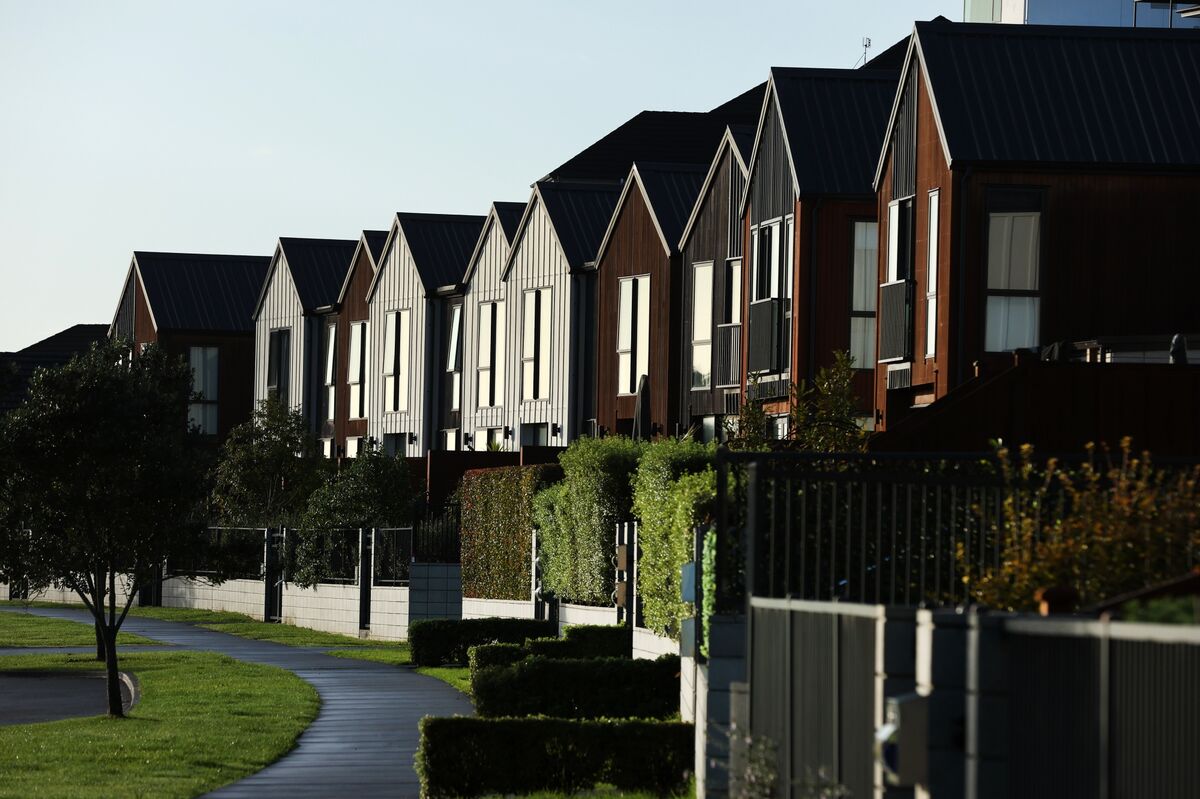 New Zealand House Prices Edge Higher, While Buyers Stay Cautious