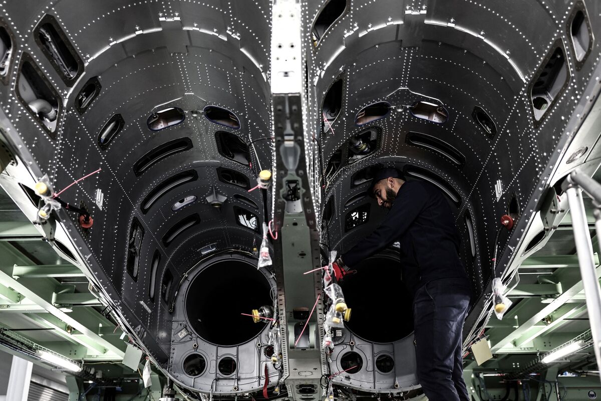 Kinh tế Pháp bất ngờ tăng tốc bất chấp biến động chính trị Kinh tế Pháp bất ngờ tăng tốc bất chấp biến động chính trị