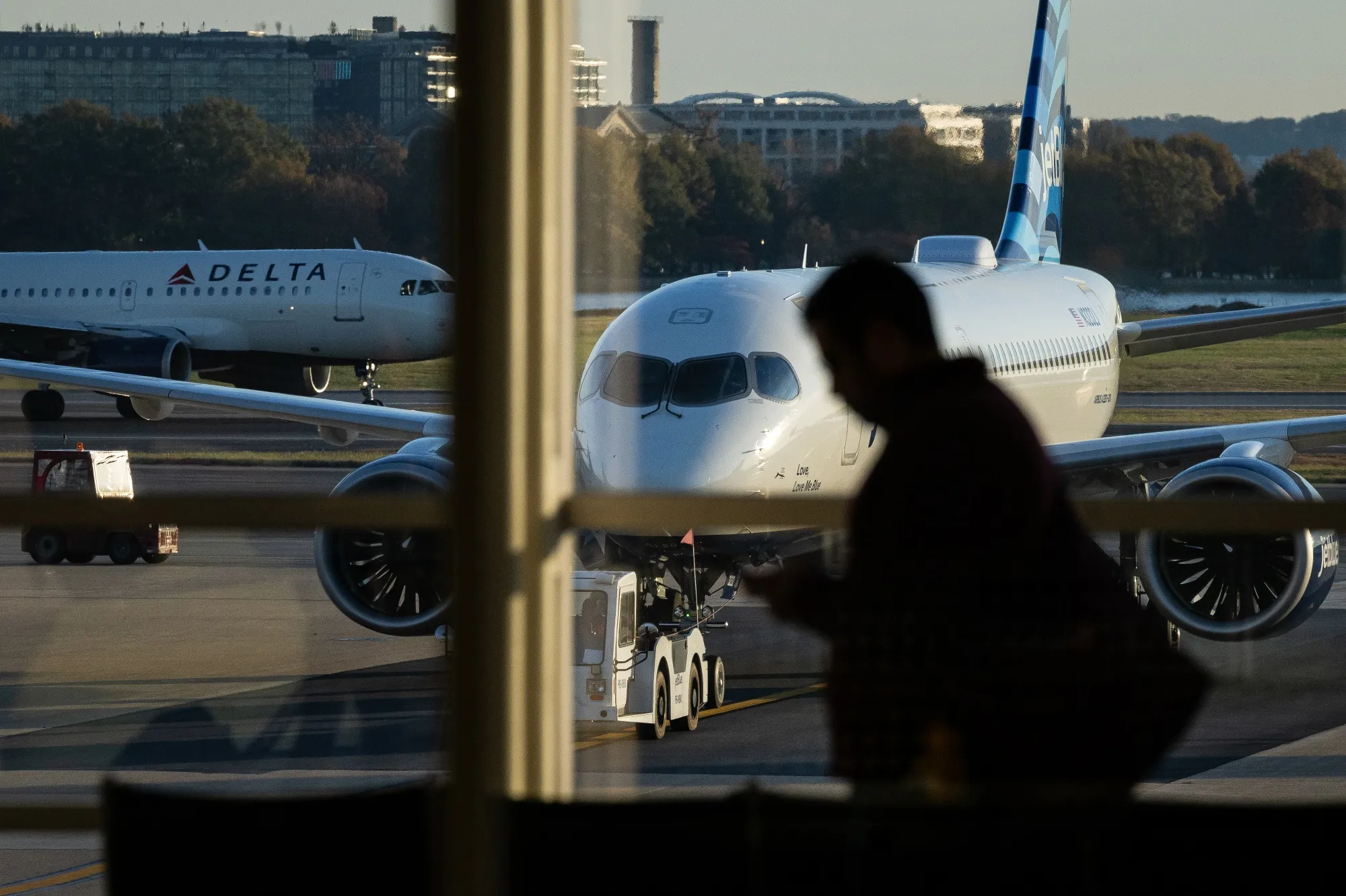 The&nbsp;Federal Aviation Administration&nbsp;is requiring airlines to reduce their US operations by 6%.