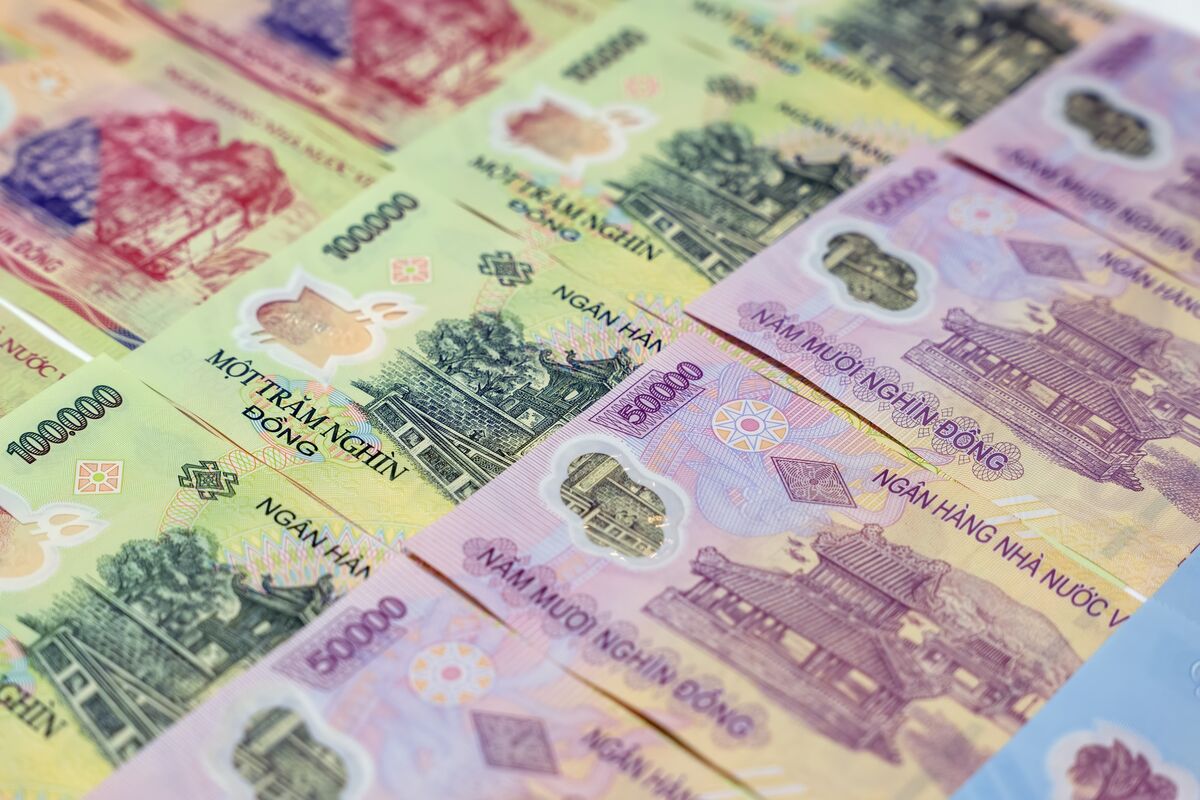 Dòng vốn rút khỏi cổ phiếu Việt Nam giảm nhờ đồng tiền phục hồi và kỳ vọng tăng trưởng Dòng vốn rút khỏi cổ phiếu Việt Nam giảm nhờ đồng tiền phục hồi và kỳ vọng tăng trưởng