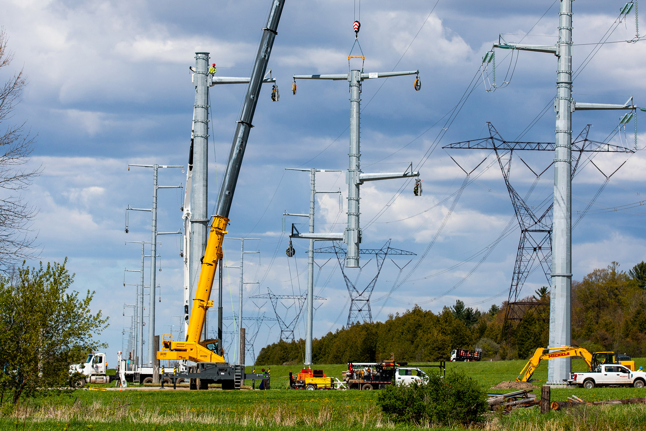 N.Y. Agency to Sell $600 Million Green Bonds to Modernize Grid - Bloomberg