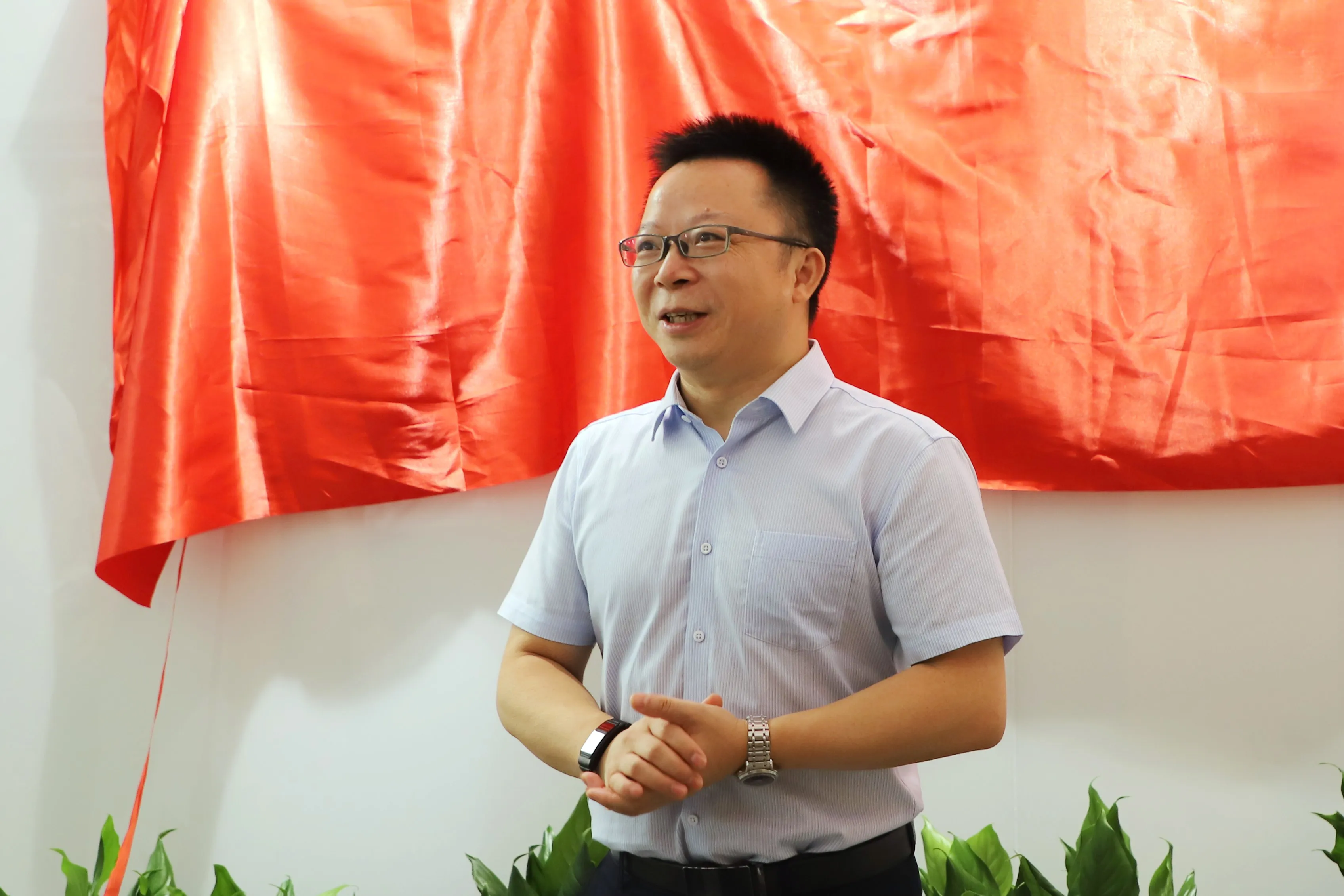 MetaX CEO Becomes Billionaire as Chinese AI Chipmaker Soar 755% in Trading  Debut - Bloomberg