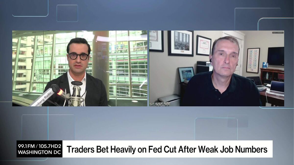 Powell Has Reason to Hedge Jackson Hole Signal as Data Zigzags