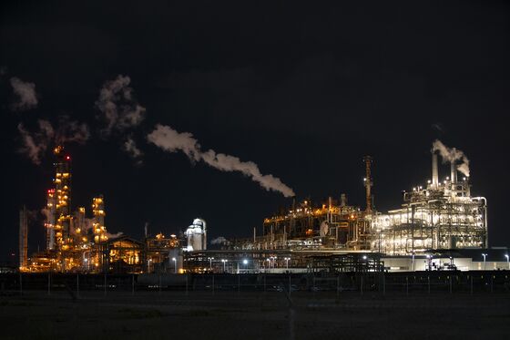 Chemical Leak Kills Two at LyondellBasell Plant Near Houston