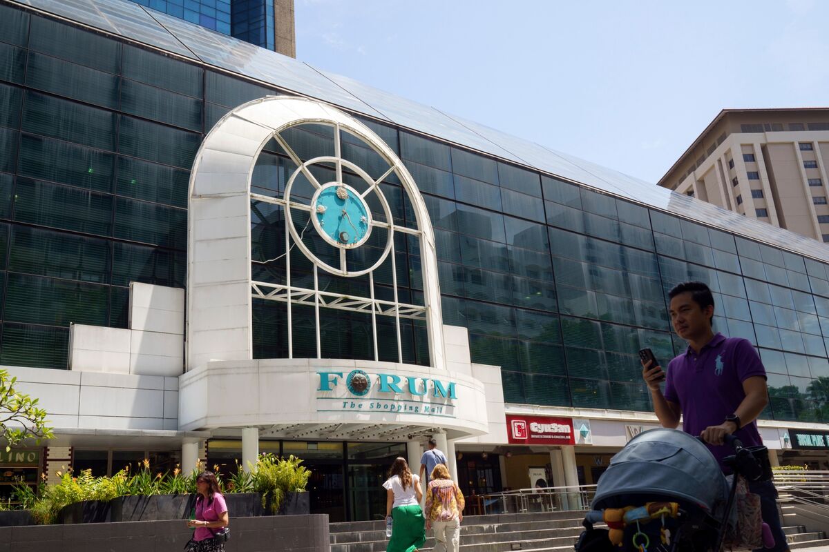 Hongkong Land Is Said to Seek Stake in Tycoon’s Singapore Assets