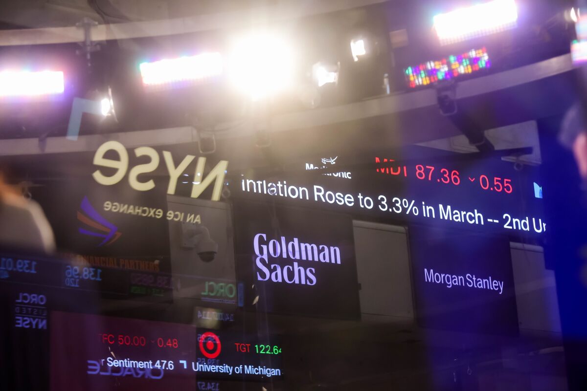 Risks to Stocks Keep Piling Up as Earnings Season Kicks Off