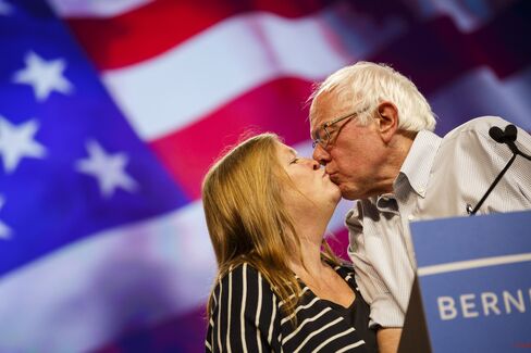Jane Sanders and Bernie Sanders embrace at a campaign event in Los Angeles on Aug. 10, 2015.
