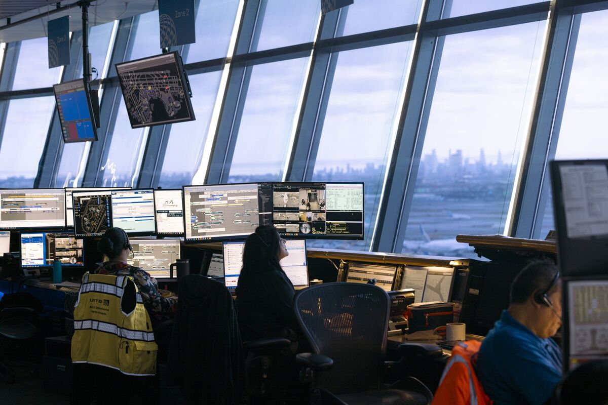 🟪"Interruzione di 90 secondi a Newark: Guasto nelle telecomunicazioni ferma i radar del traffico aereo"