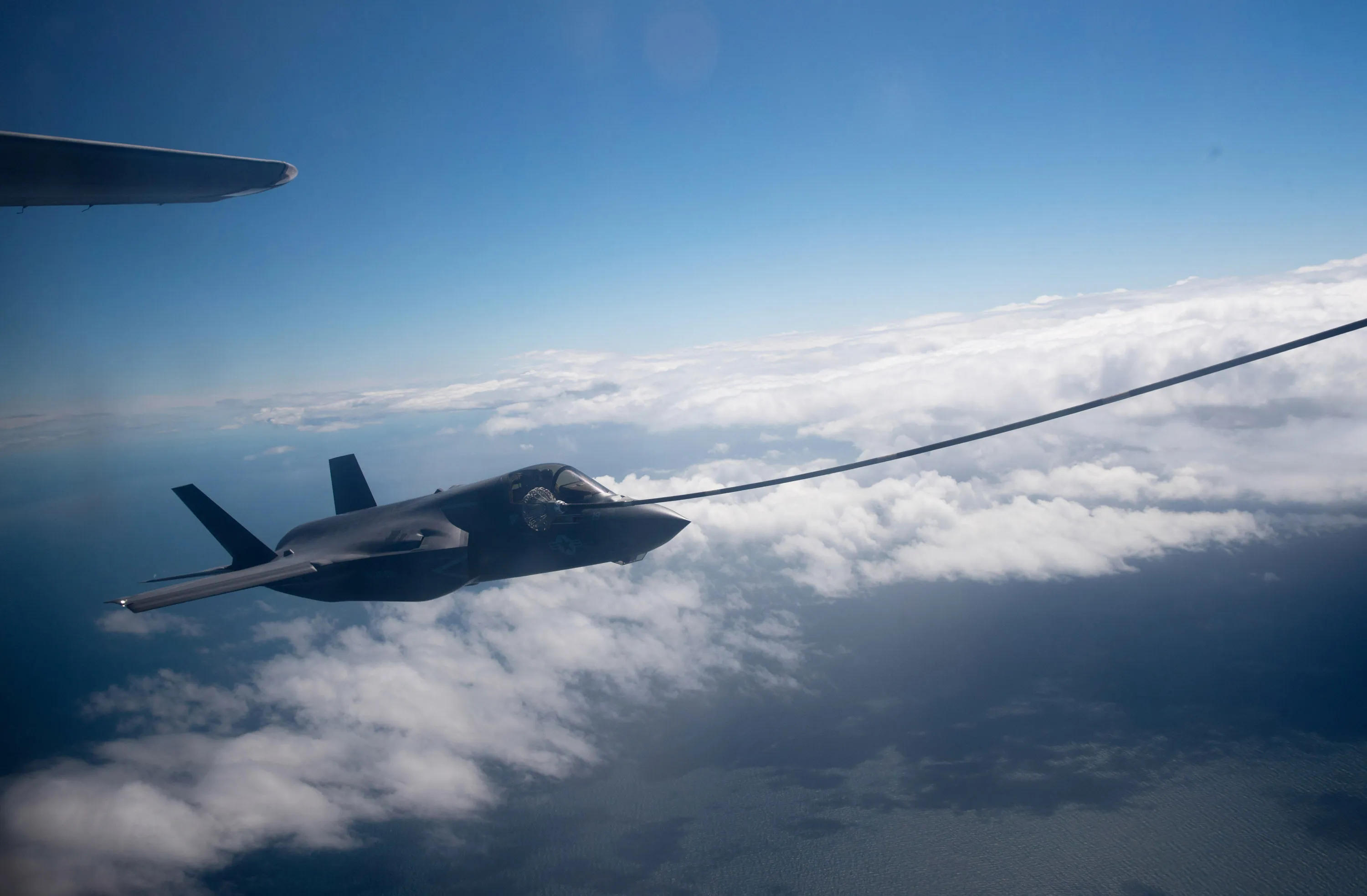 An F-35&nbsp;aircraft refuels.