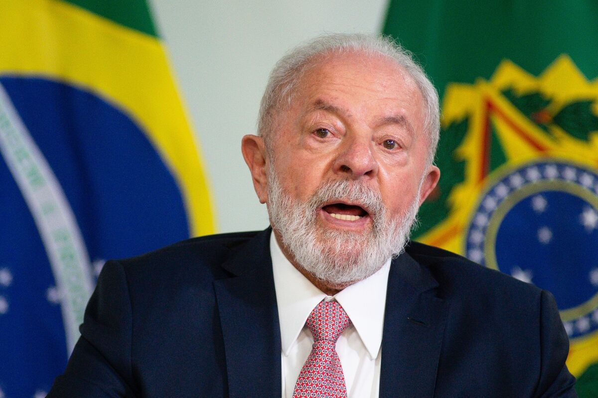 Brazil’s Lula Leaves Hospital After Hip, Eyelids Surgery - Bloomberg