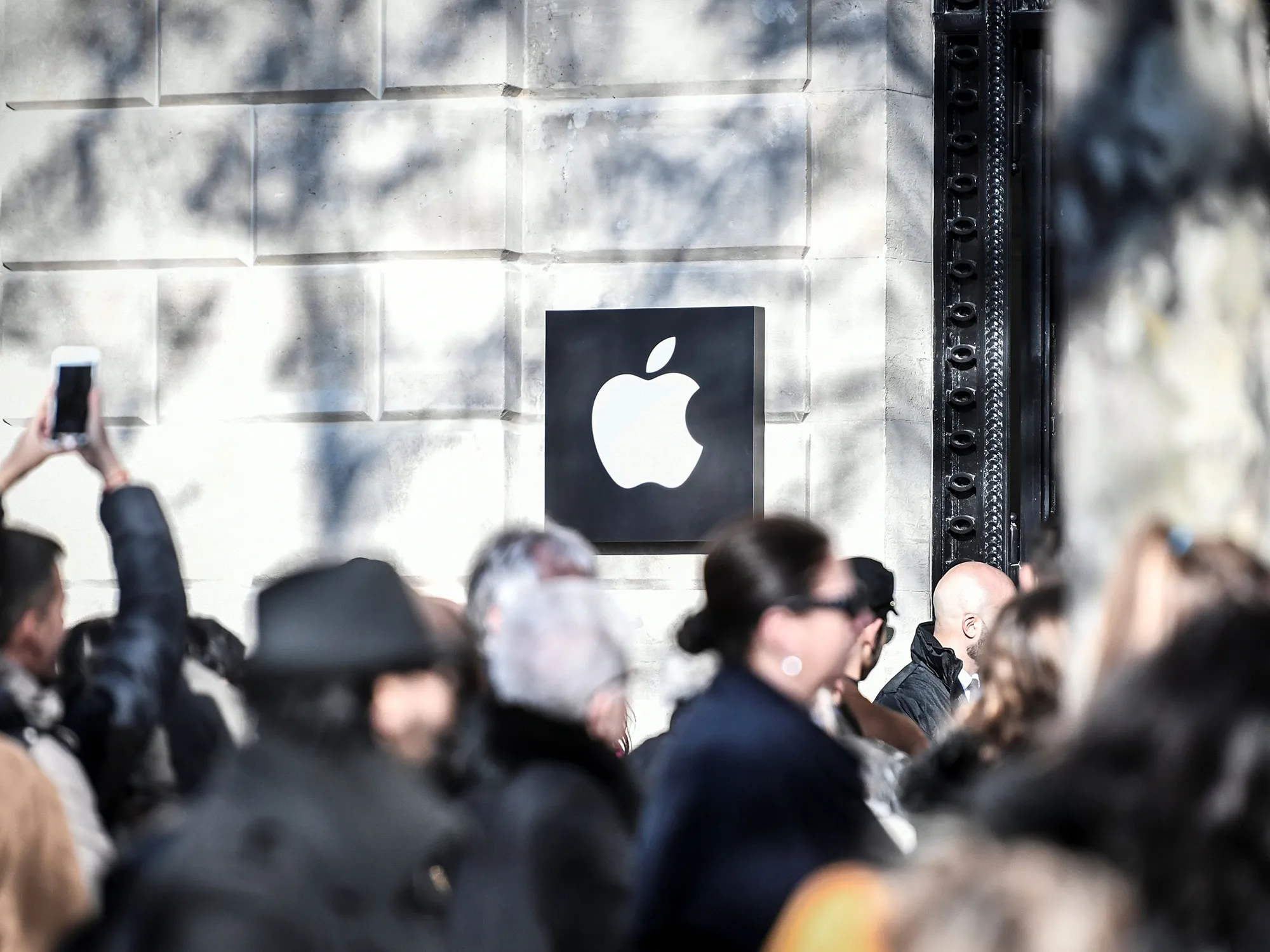 FRANCE-TECHNOLOGY-IT-TELECOM-COMPANY-APPLE
