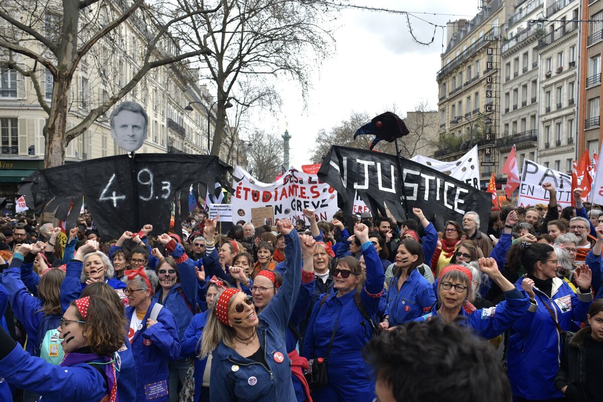 Violent French pension protests erupt as 1M demonstrate - Bloomberg