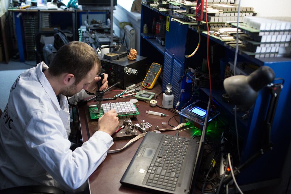 Inside Russia S Largest Bitcoin Mine Bloomberg