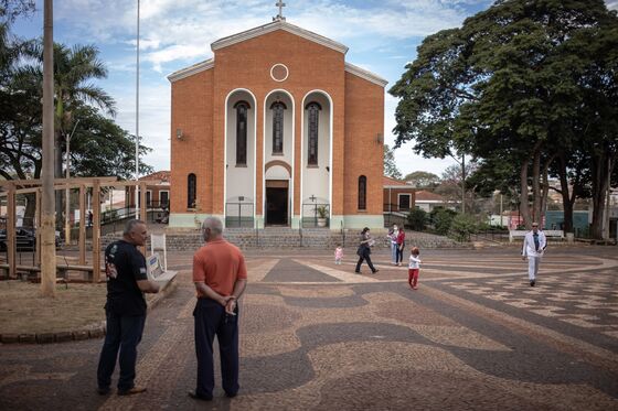 Sinovac Shot Controls Covid in Brazil Town After 75% Covered