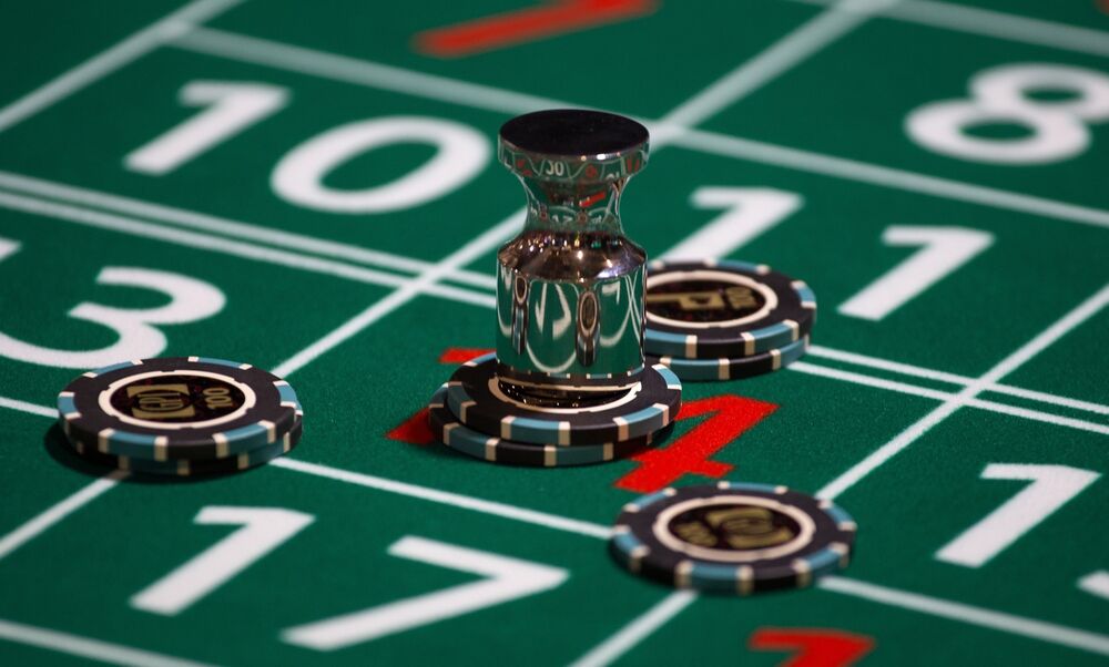 Caesars William Hill Hedge Fund Tries To Crash 4 Billion Casino Game Bloomberg