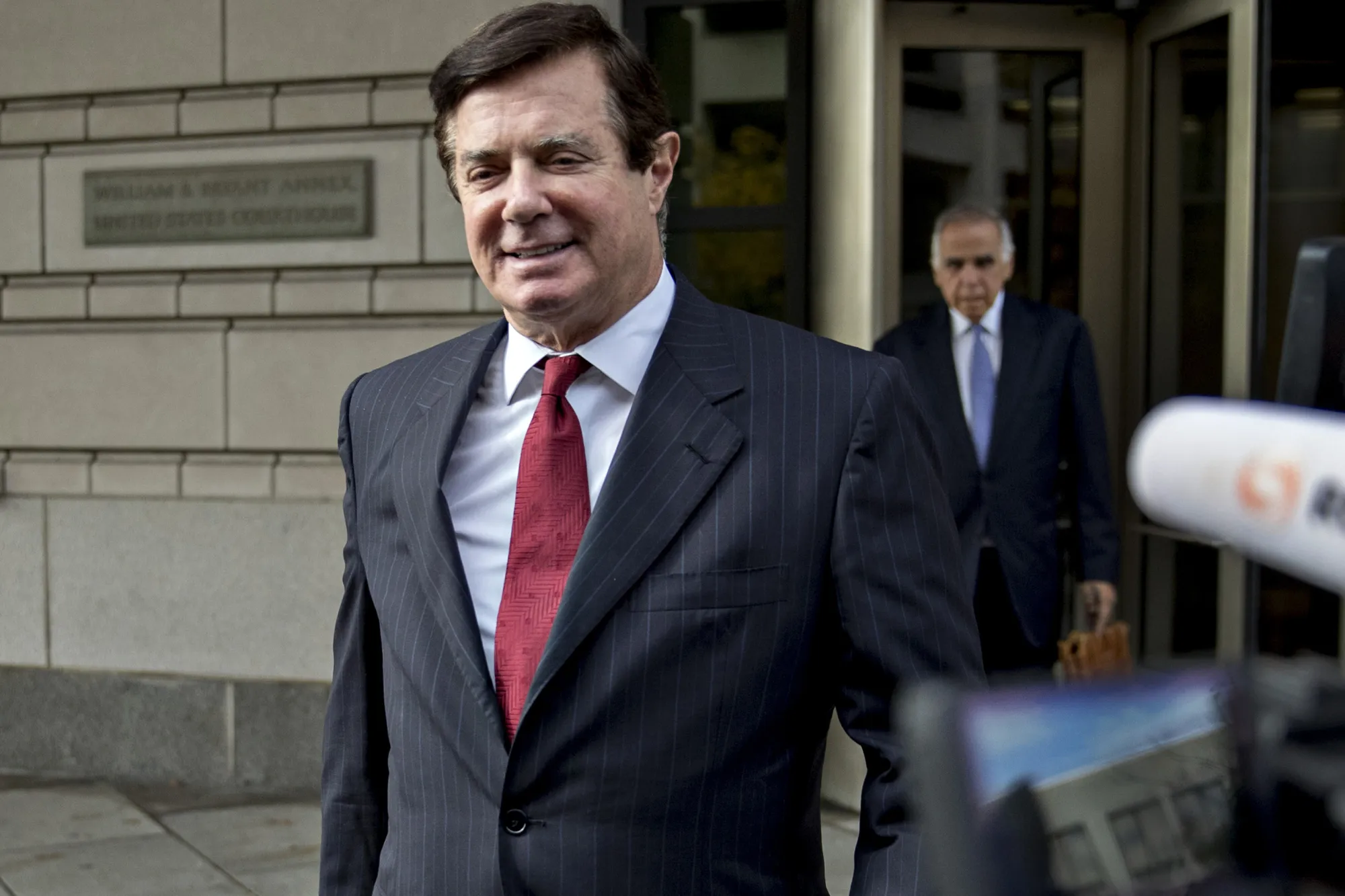 Paul Manafort&nbsp;walks out of the U.S. Courthouse after a bond hearing in Washington, D.C.,&nbsp;on&nbsp;Nov. 6, 2017.