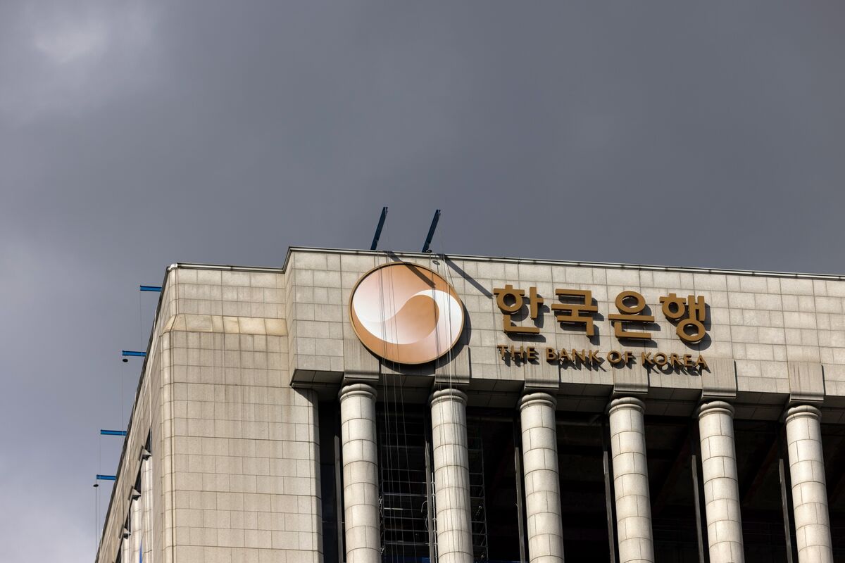 Bank of Korea’s Lee Signals More Hikes Ahead, Avoids Timetable - Bloomberg