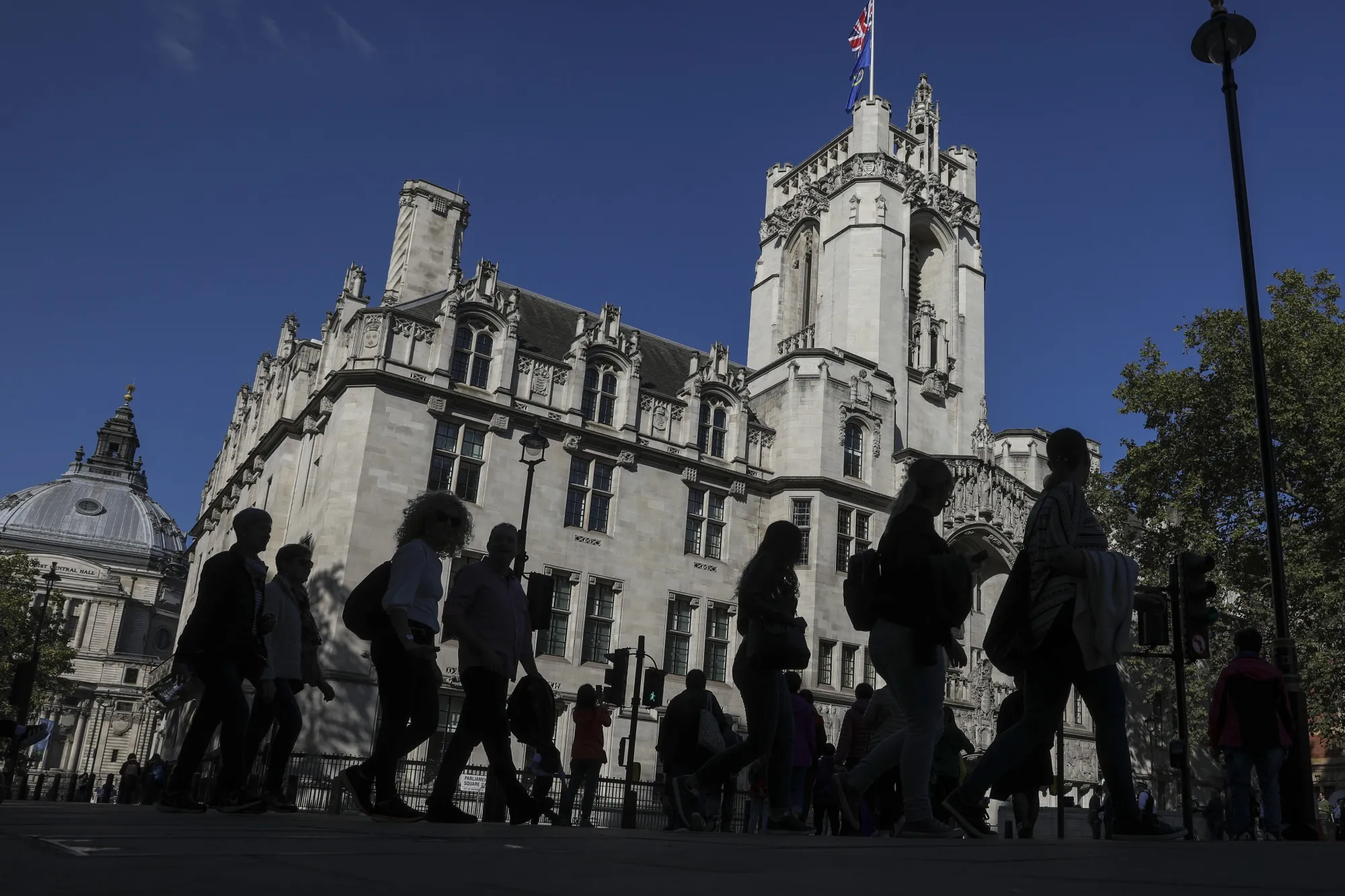 U.K. Judges Hem PM Johnson in Further in Supreme Court Case