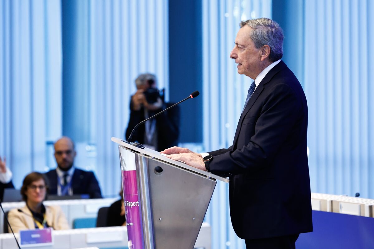 Draghi Laments Pace of Economic Change as EU Lags Global Rivals