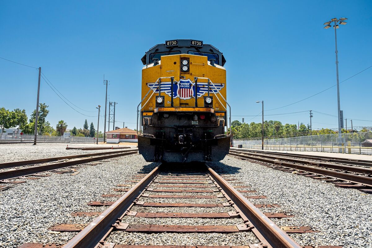 Union Pacific’s Profit Tops Estimates on Efficiency Gains - Bloomberg