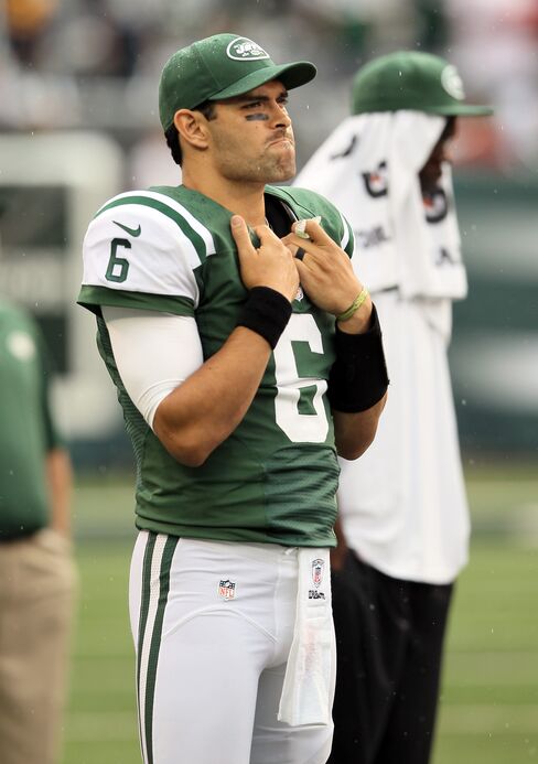 Jets Owner Johnson Backs Quarterback Sanchez After 34-0 Defeat