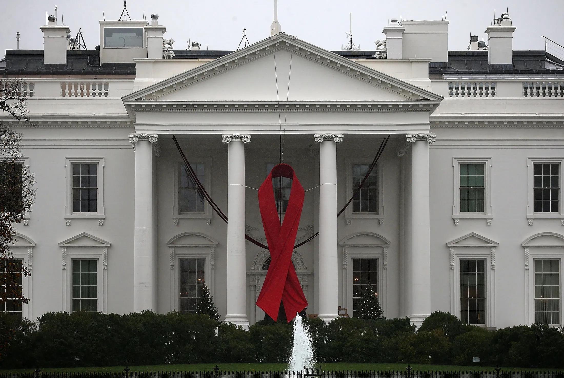 1477499447_HIV-AIDS-white-house