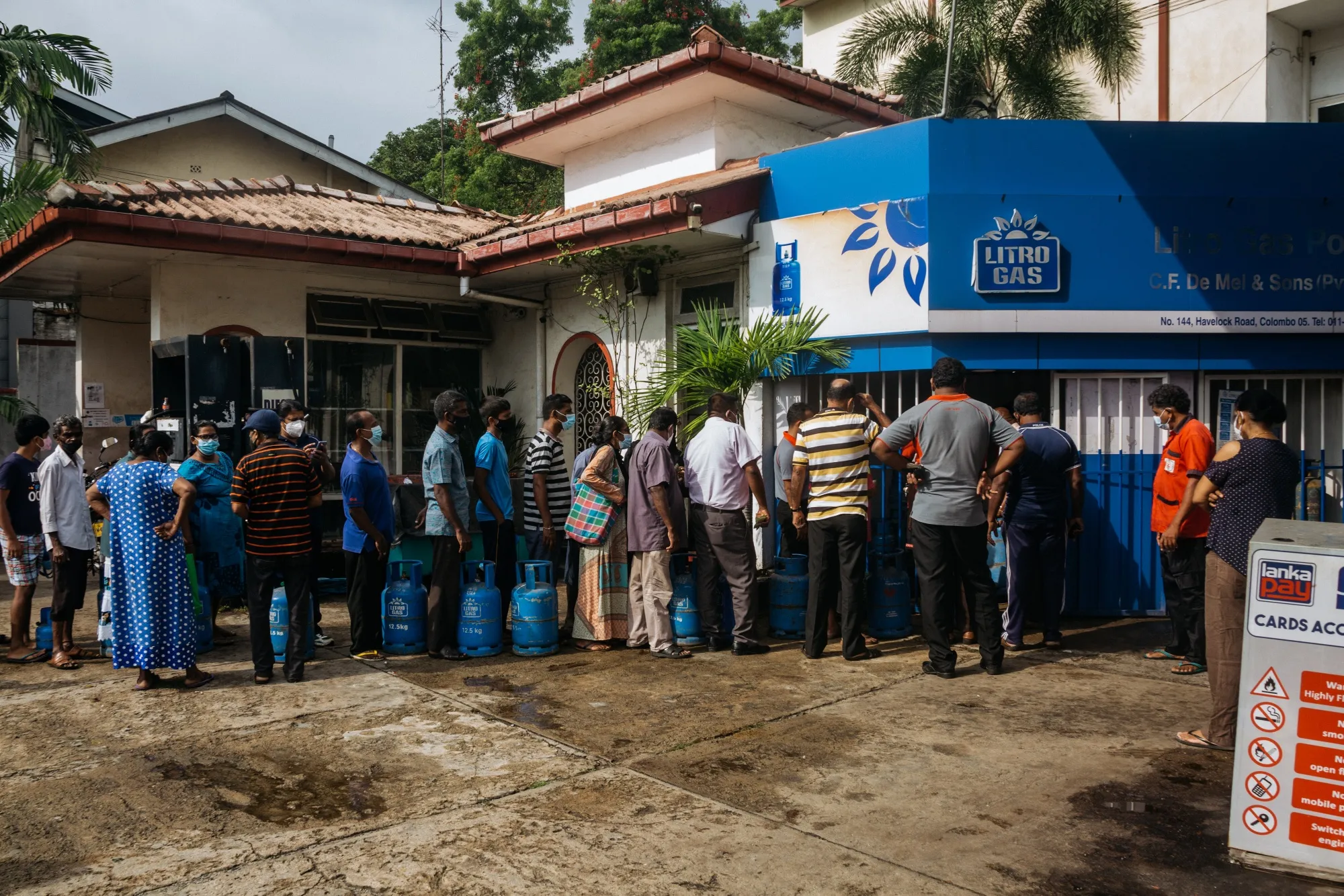 Residents queue for liquefied petroleum gas in Colombo, Sri Lanka, on&nbsp;April 12.