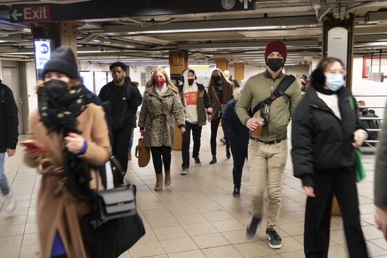 Hochul Keeps Masks on New York Public Transit as Other States Drop Them